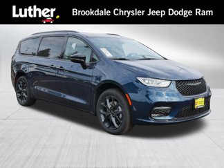 New 2025 Chrysler Pacifica Limited image 1