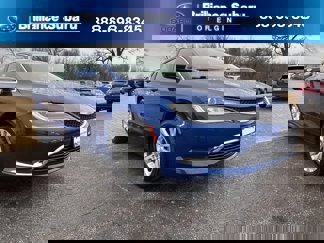 Used 2017 Chrysler 200 Limited Platinum image 1