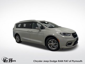 Used 2021 Chrysler Pacifica Limited w/ Uconnect Theater Family Group image 1