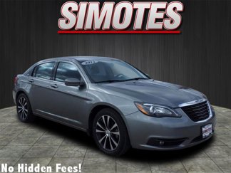 Used 2013 Chrysler 200 Limited image 1