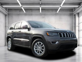 Used 2021 Jeep Grand Cherokee Laredo image 1