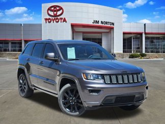 Used 2017 Jeep Grand Cherokee Altitude image 1