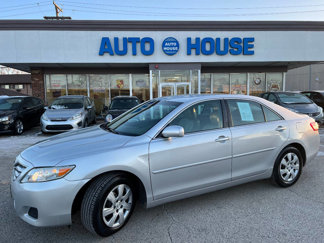Used 2010 Toyota Camry LE image 1