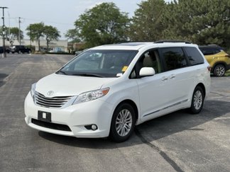 Used 2016 Toyota Sienna XLE image 1