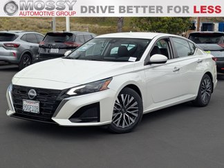 Used 2023 Nissan Altima 2.5 SV image 1