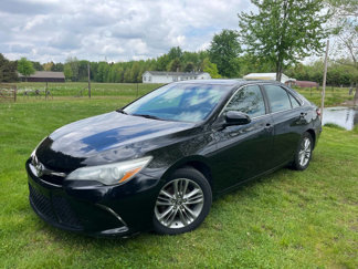 Used 2017 Toyota Camry SE image 1