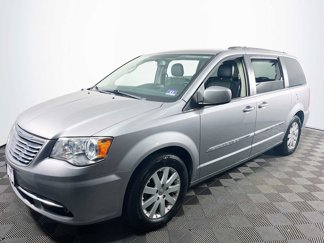 Used 2015 Chrysler Town & Country Touring image 1
