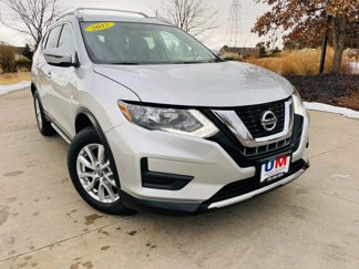 Used 2017 Nissan Rogue SV image 1