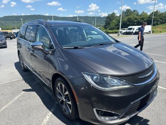 Used 2017 Chrysler Pacifica Limited image 1