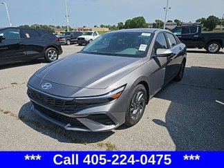 Used 2024 Hyundai Elantra SEL image 1