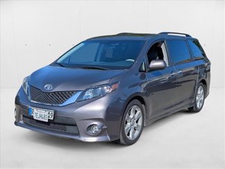 Used 2014 Toyota Sienna SE image 1