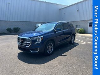 Used 2022 GMC Terrain SLT w/ Infotainment Package II image 1