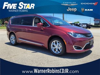 Used 2017 Chrysler Pacifica Touring-L w/ Tire & Wheel Group image 1