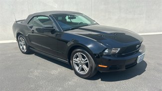 Used 2010 Ford Mustang Convertible image 1