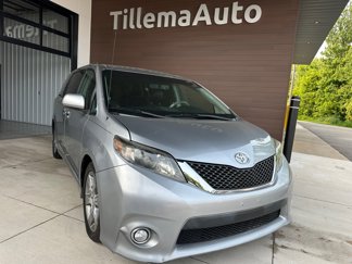 Used 2013 Toyota Sienna SE image 1
