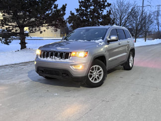 Used 2020 Jeep Grand Cherokee Laredo image 1