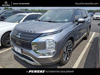 Used 2022 Mitsubishi Outlander SE image 1