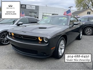 Used 2023 Dodge Challenger SXT image 1