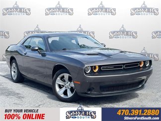 Used 2022 Dodge Challenger SXT image 1