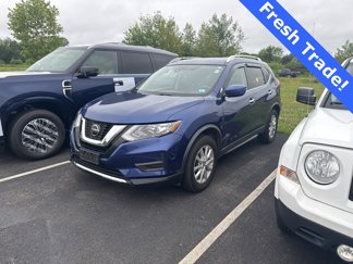 Used 2020 Nissan Rogue SV image 1