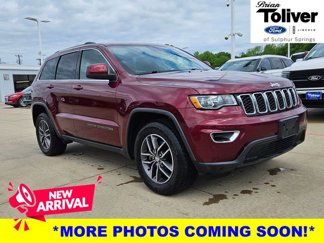 Used 2018 Jeep Grand Cherokee Laredo image 1