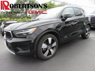 Used 2020 Volvo XC40 T5 Momentum w/ Protection Package image 1
