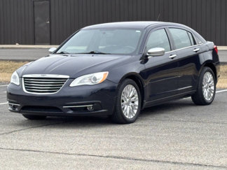 Used 2012 Chrysler 200 Limited image 1