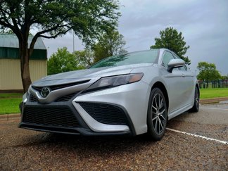 Used 2023 Toyota Camry SE image 1