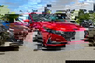 Used 2023 Hyundai Elantra Limited image 1