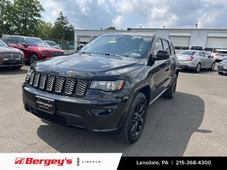 Used 2020 Jeep Grand Cherokee Altitude image 1