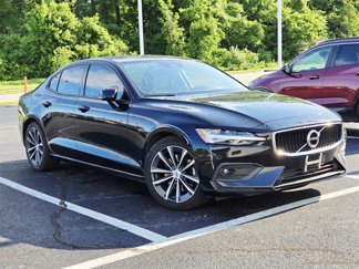 Used 2021 Volvo S60 T5 Momentum image 1