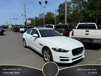 Used 2017 Jaguar XE image 1