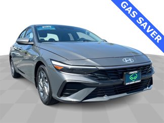 Used 2024 Hyundai Elantra SEL image 1