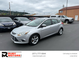Used 2013 Ford Focus SE w/ SE Winter Pkg image 1