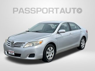 Used 2011 Toyota Camry LE image 1