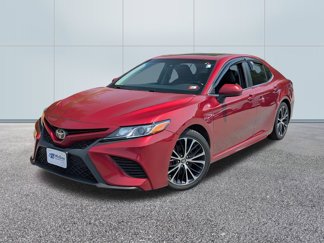 Used 2018 Toyota Camry SE image 1