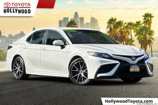 Used 2022 Toyota Camry SE image 1