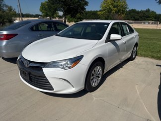 Used 2016 Toyota Camry LE image 1