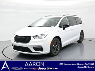 New 2025 Chrysler Pacifica Premium image 1