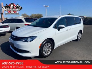 Used 2023 Chrysler Voyager LX image 1