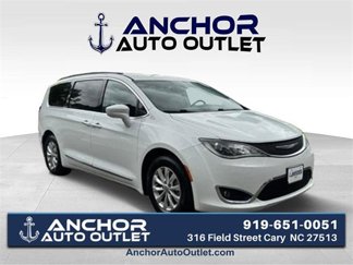 Used 2017 Chrysler Pacifica Touring-L w/ 13 Speaker Alpine Sound Group image 1