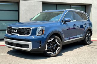 Used 2024 Kia Telluride EX w/ EX Captain's Chair Package image 1
