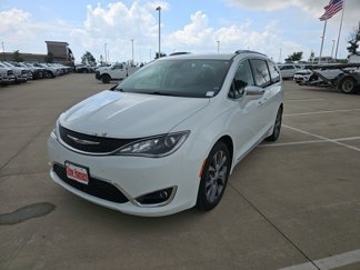 Used 2017 Chrysler Pacifica Limited image 1