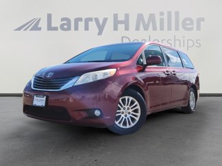 Used 2013 Toyota Sienna XLE image 1