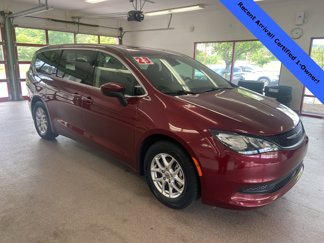 Used 2023 Chrysler Voyager LX image 1