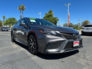 Used 2022 Toyota Camry SE image 1