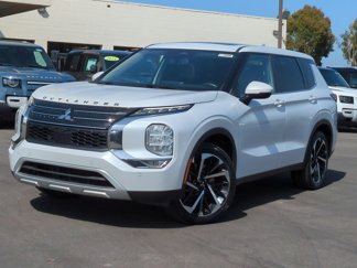 Used 2022 Mitsubishi Outlander SE image 1