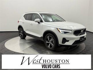 Certified 2025 Volvo XC40 B5 Core image 1