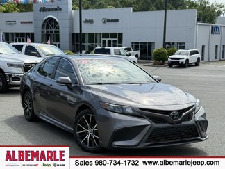 Used 2021 Toyota Camry SE image 1