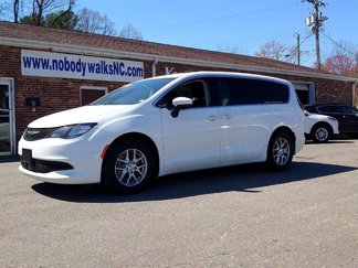 Used 2022 Chrysler Voyager LX image 1